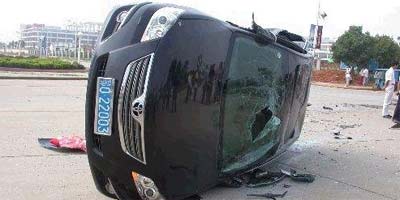 富康頂翻凱美瑞 那是一個慘不忍睹